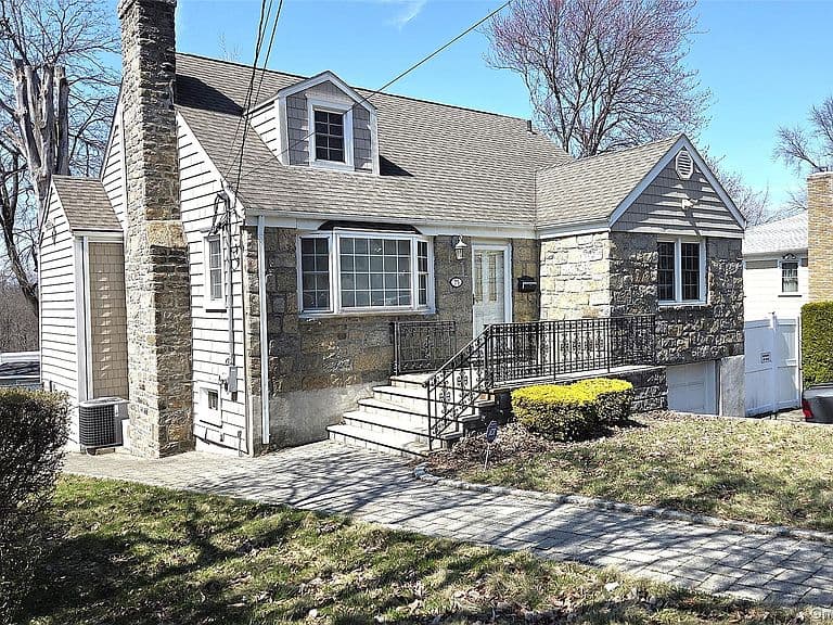 Listing photo 2