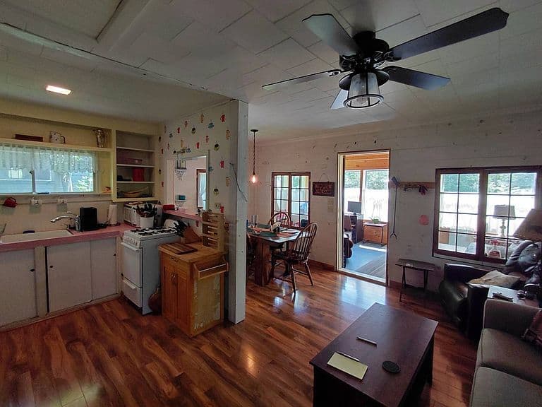 Listing photo 2