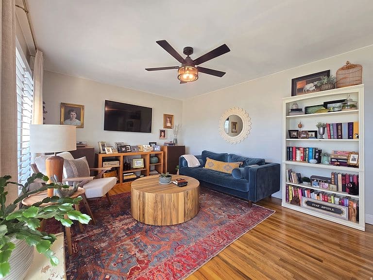 Listing photo 3