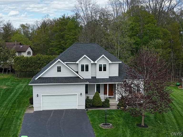 Listing photo 4