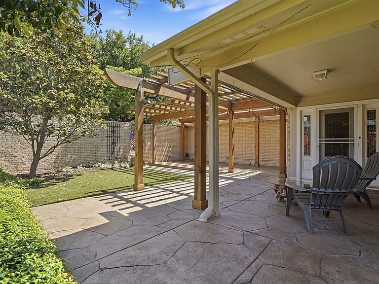 Listing photo 5