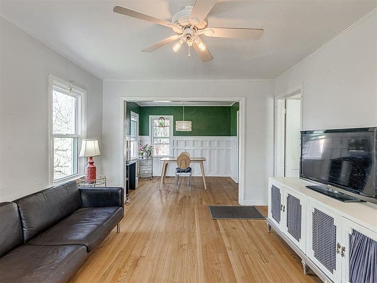 Listing photo 2