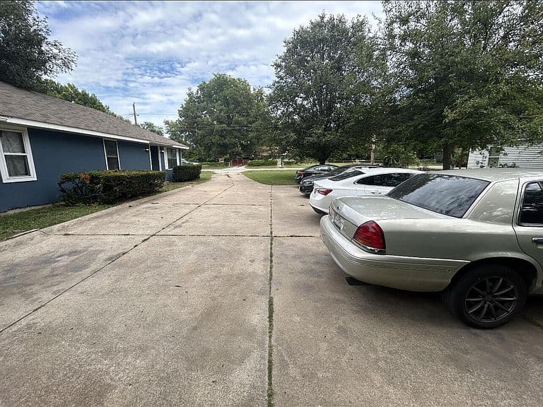 Listing photo 3