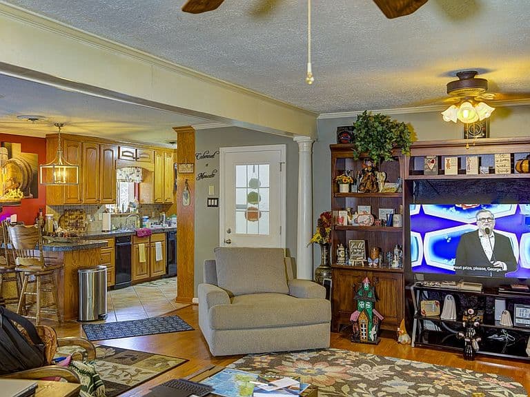 Listing photo 5