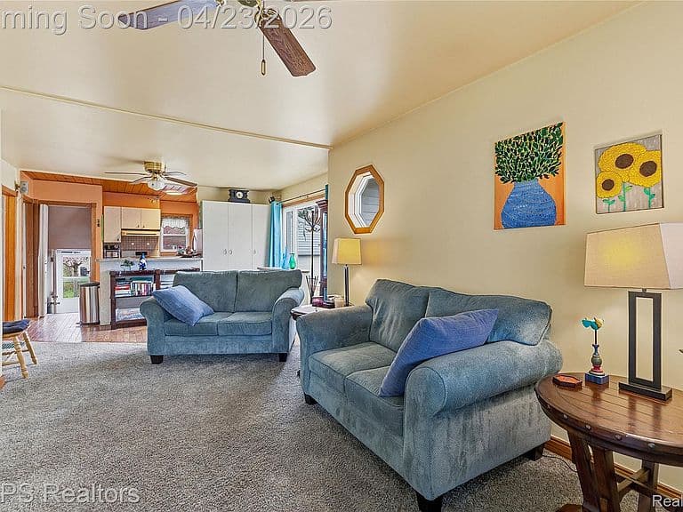 Listing photo 3