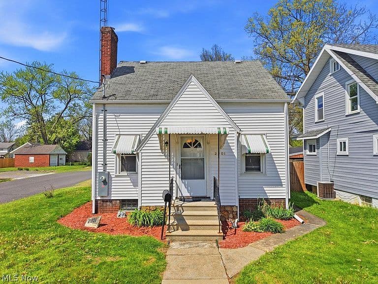 Listing photo 2