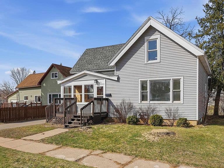 Listing photo 3