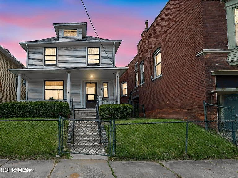 Listing photo 2