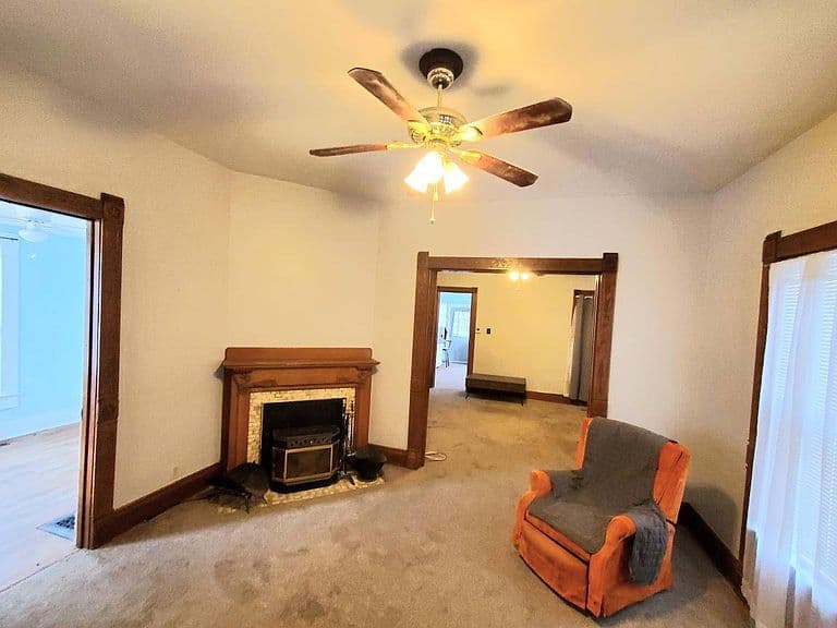 Listing photo 3