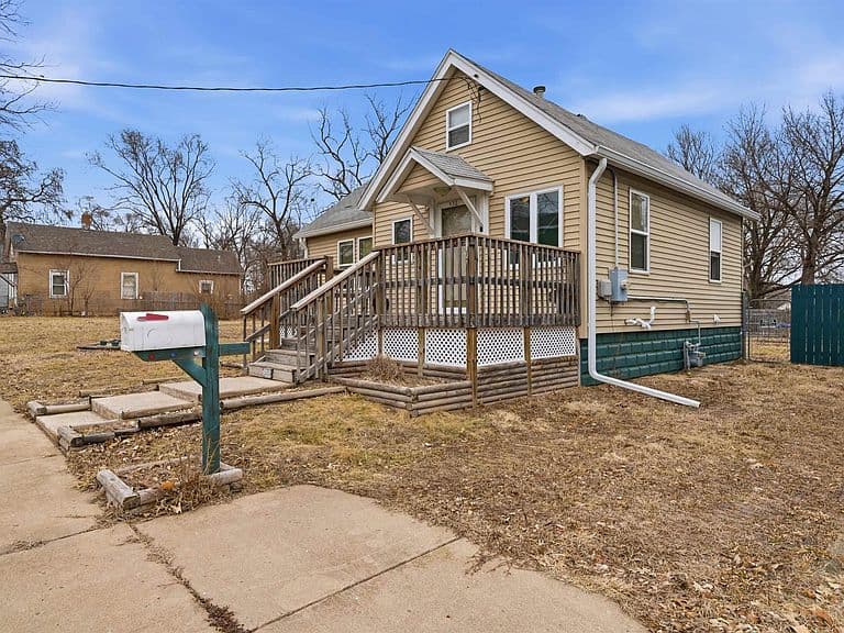 Listing photo 2