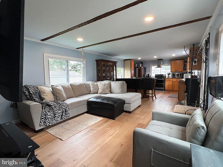 Listing photo 4