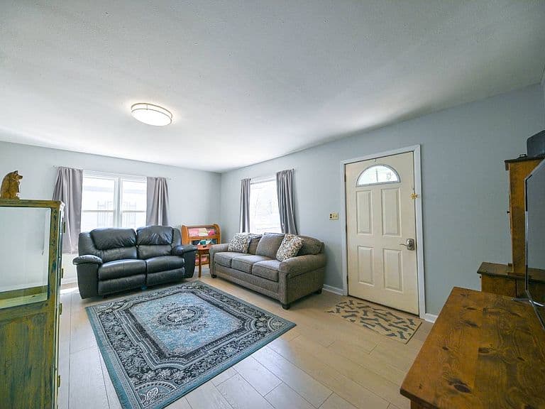 Listing photo 4