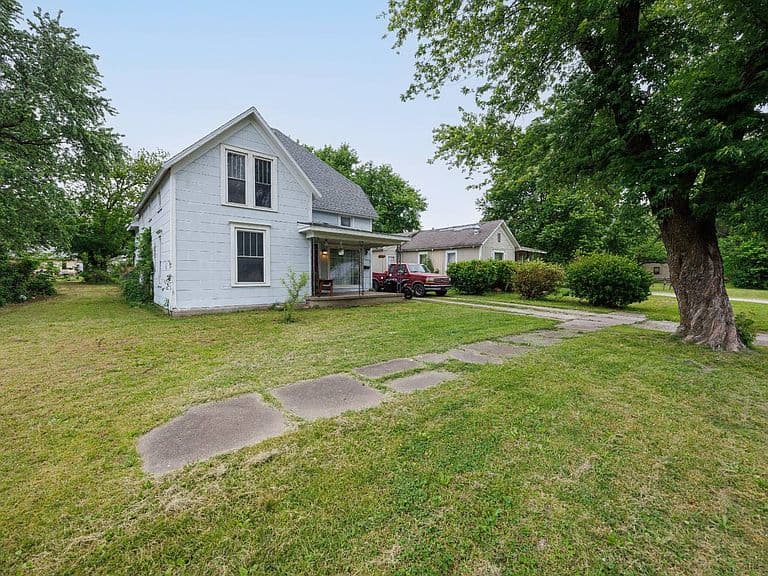 Listing photo 2