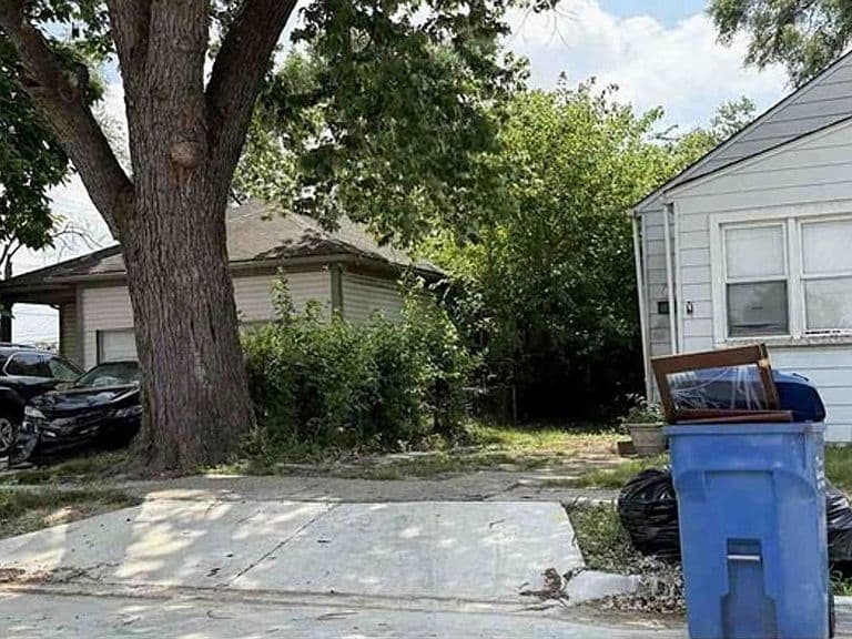 Listing photo 3