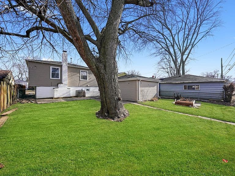 Listing photo 5