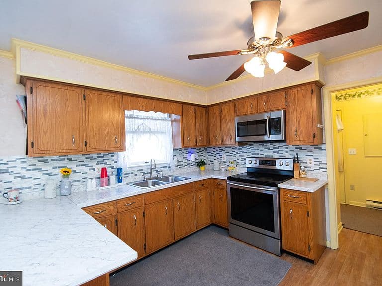Listing photo 5