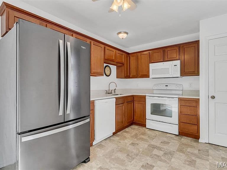 Listing photo 3