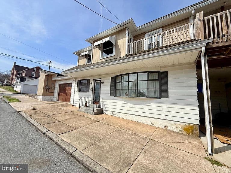 Listing photo 3