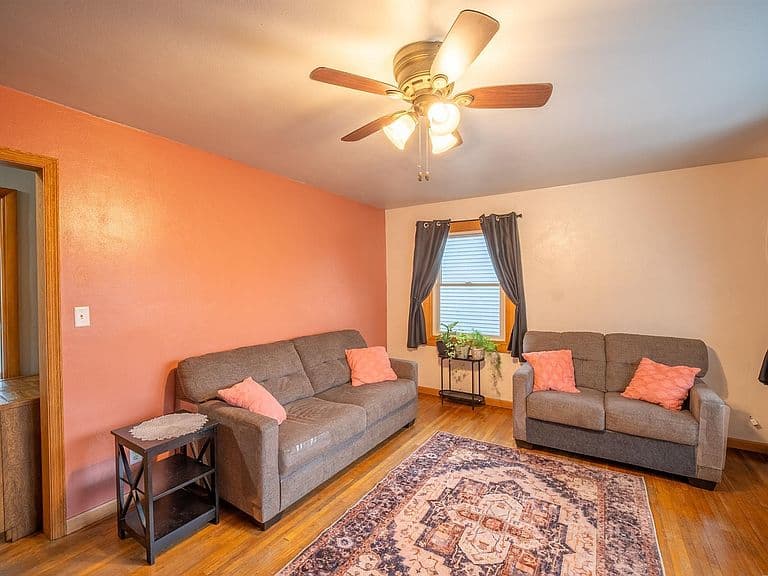 Listing photo 4