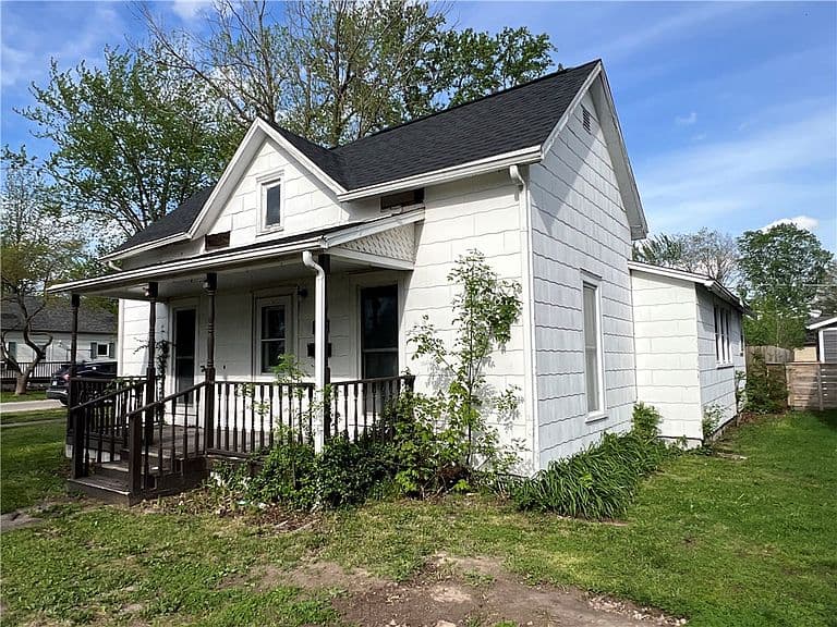 Listing photo 2
