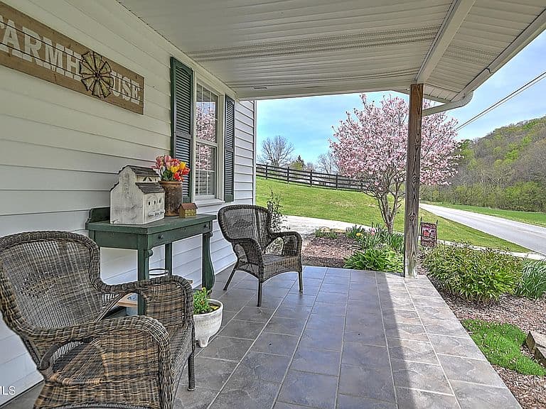 Listing photo 4