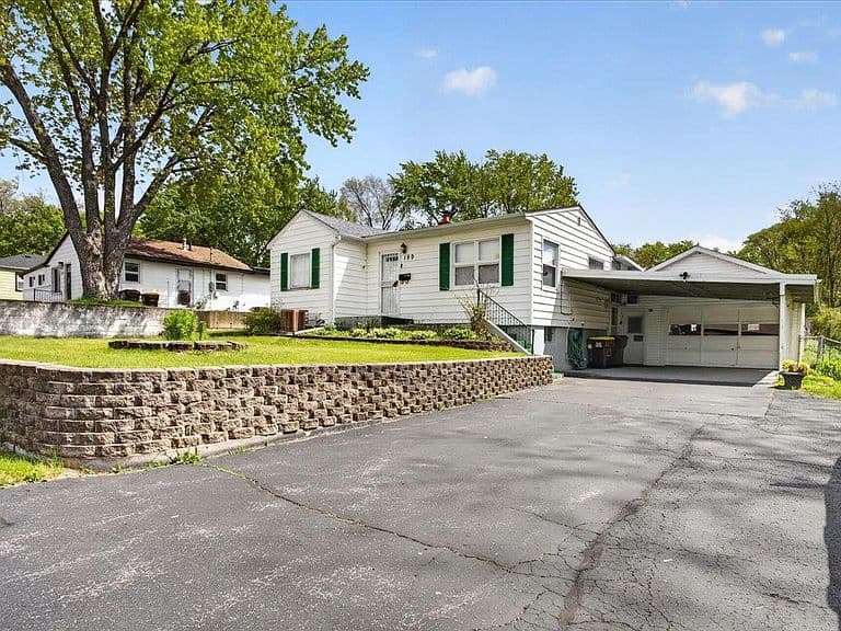 Listing photo 3