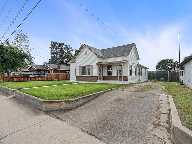 Listing photo 3