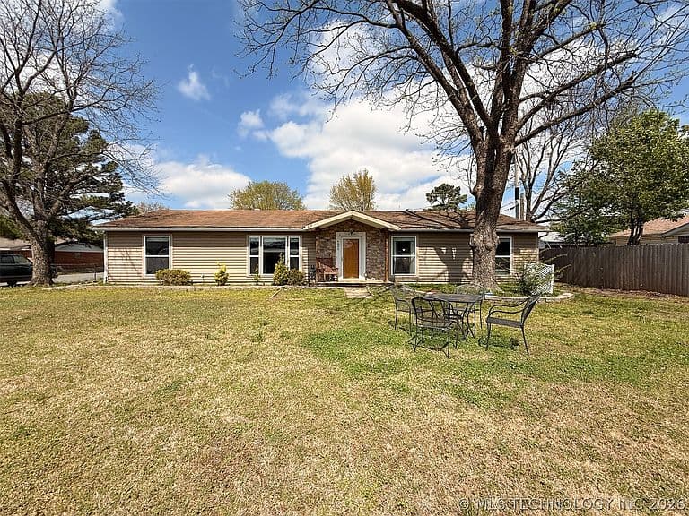 Listing photo 3