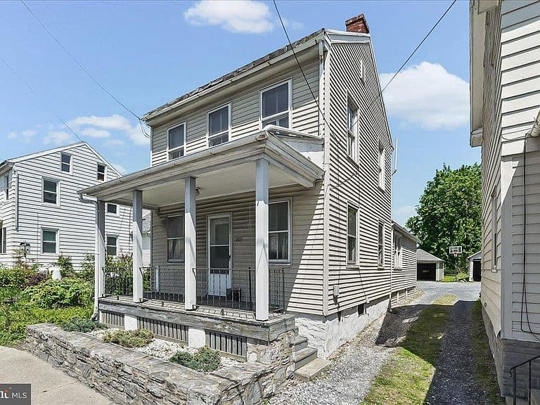 Listing photo 2