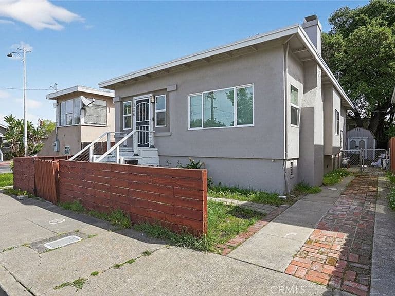Listing photo 3