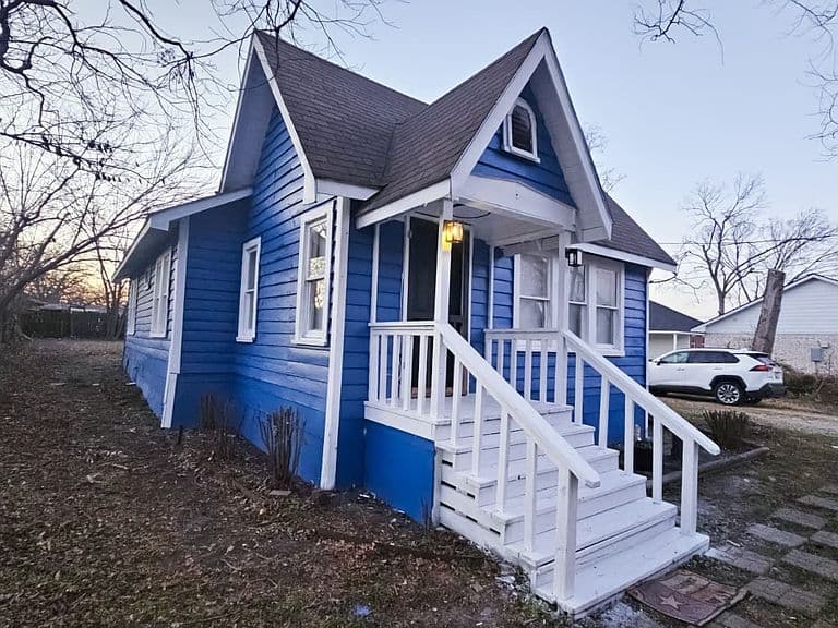 Listing photo 2