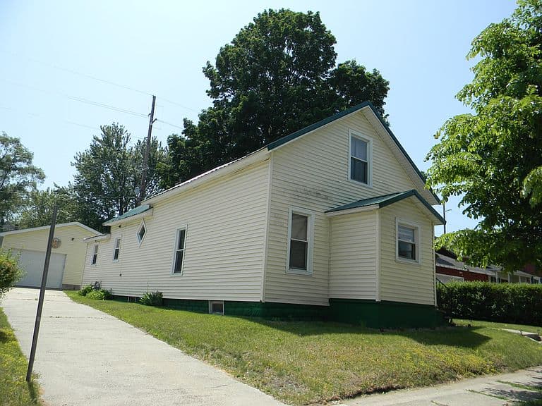 Listing photo 2