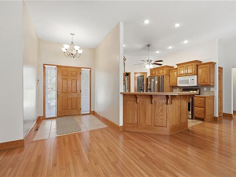 Listing photo 3
