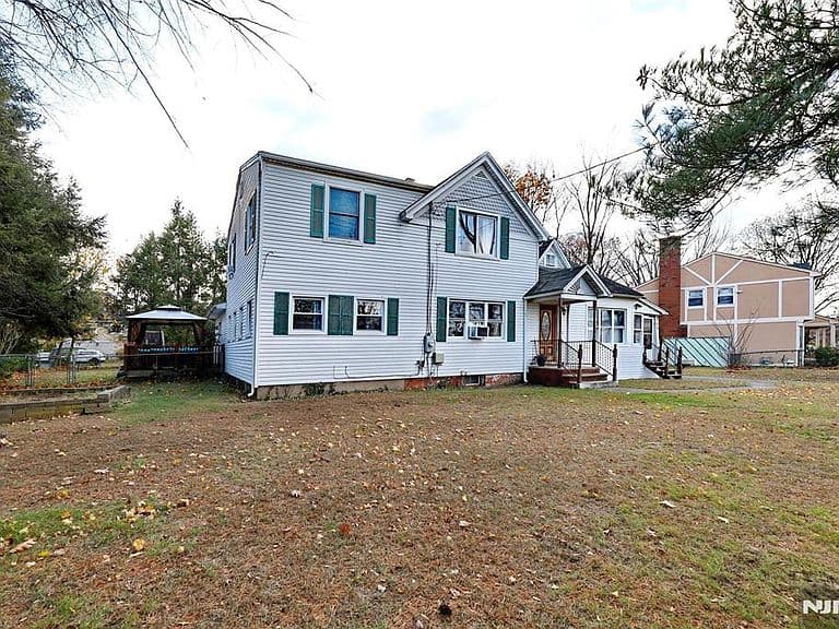 Listing photo 5