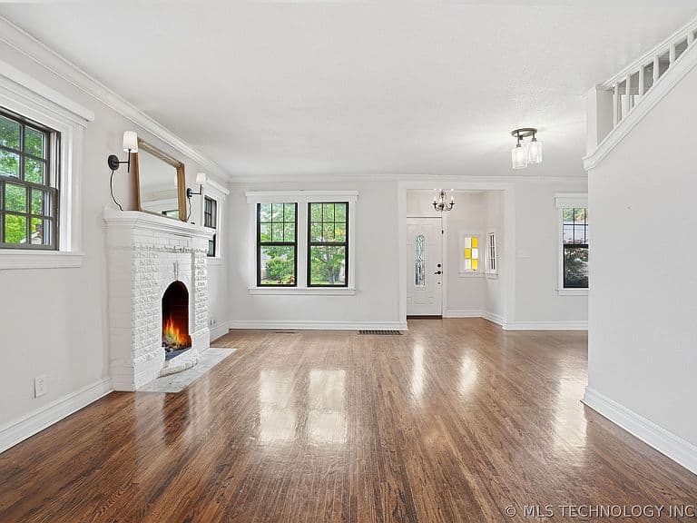 Listing photo 2