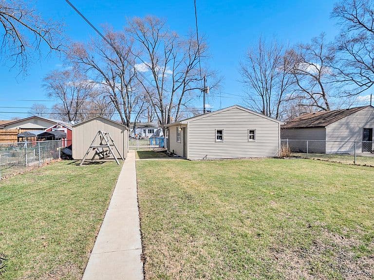 Listing photo 4