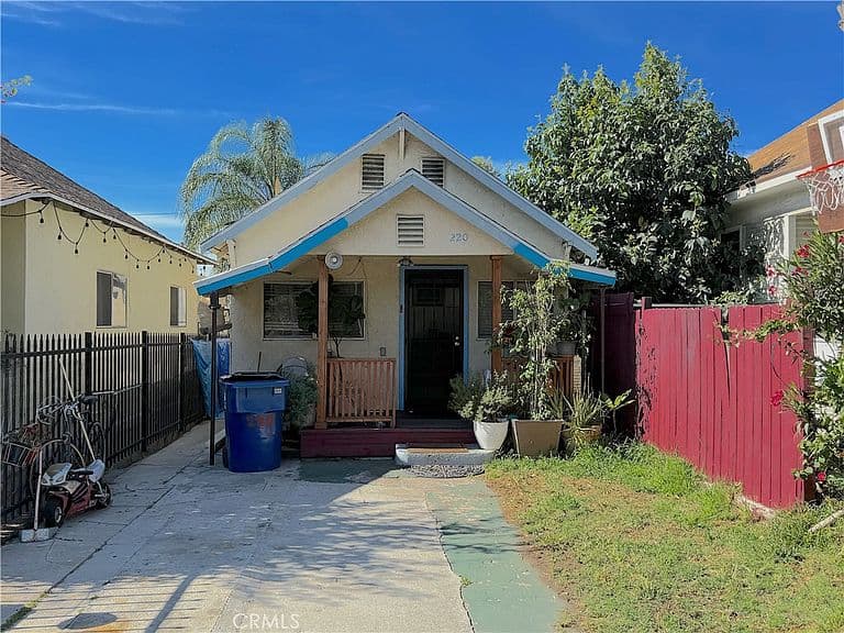 Listing photo 2