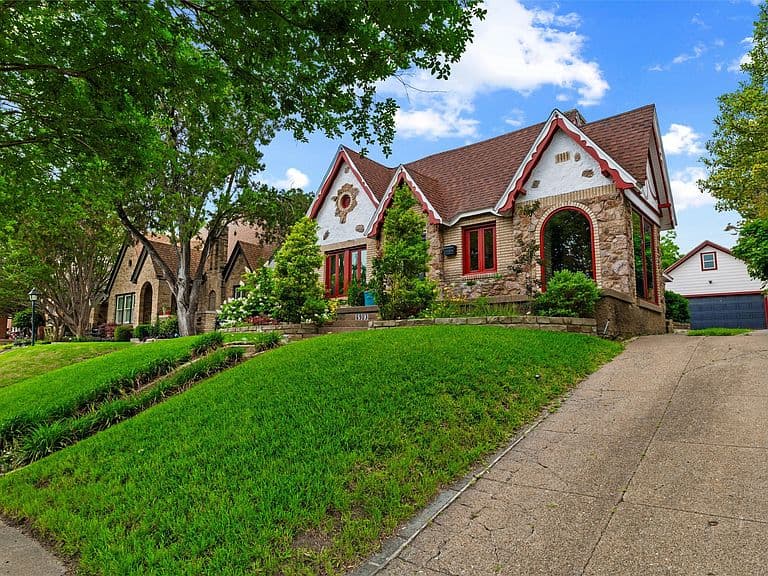 Listing photo 3