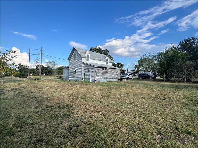 Listing photo 3
