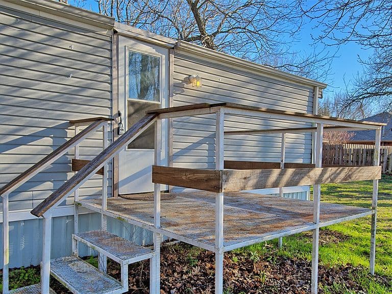 Listing photo 5