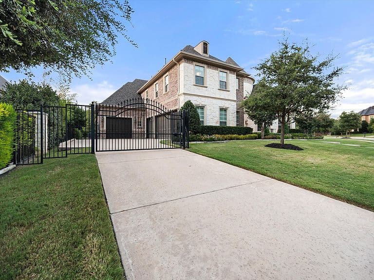 Listing photo 5