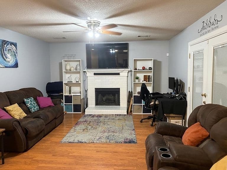 Listing photo 2