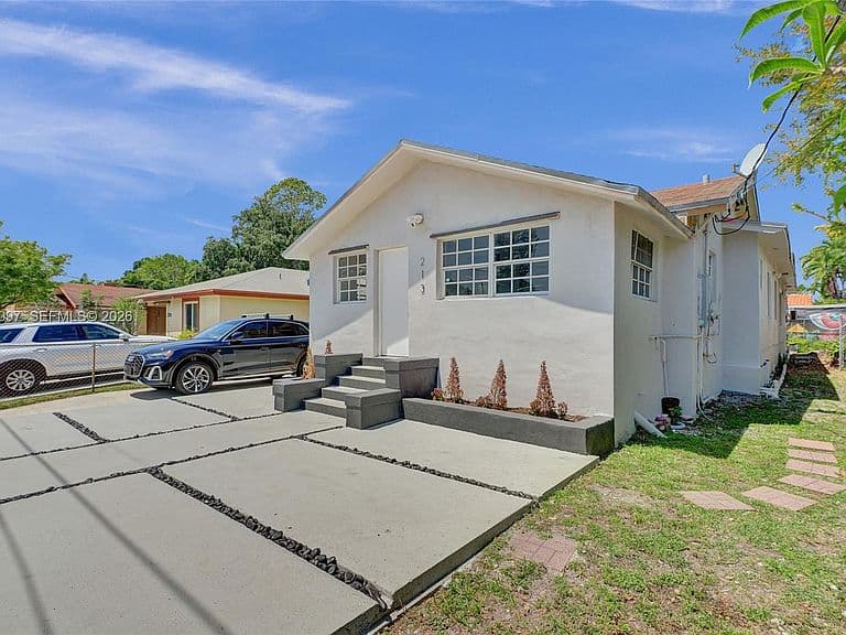 Listing photo 3
