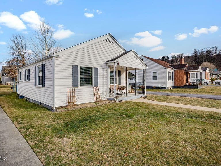 Listing photo 2