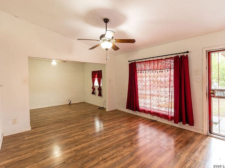 Listing photo 5