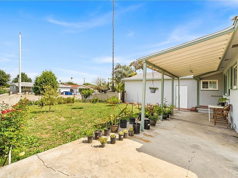Listing photo 5