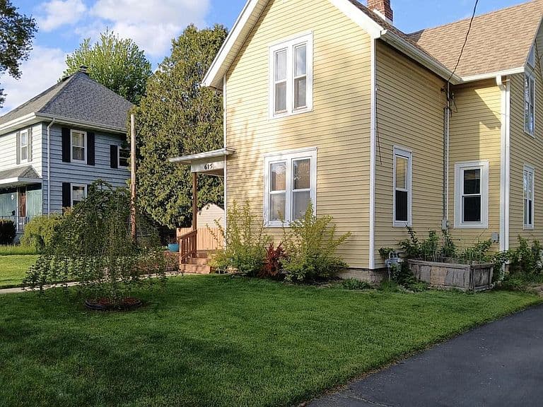 Listing photo 2