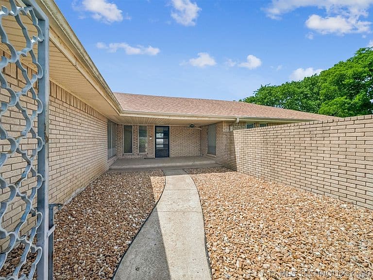 Listing photo 4