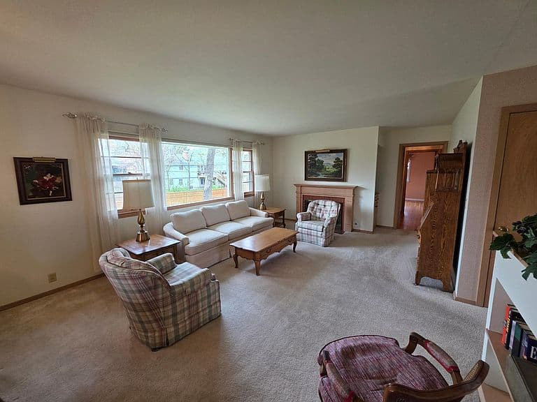 Listing photo 5