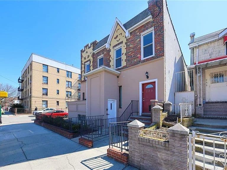 Listing photo 2